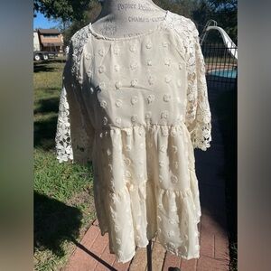 Off white ladies 3/4 sleeve length top.